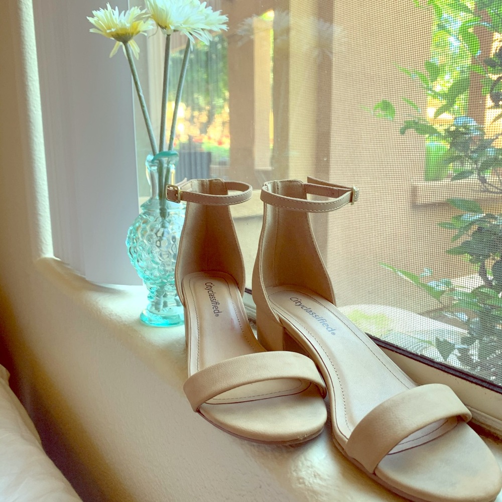 Beige heels
